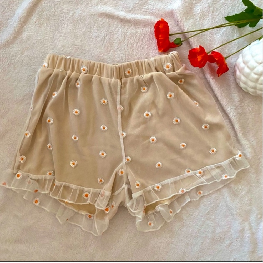 Daisy Embroidered Mesh Ruffle Shorts 🌼